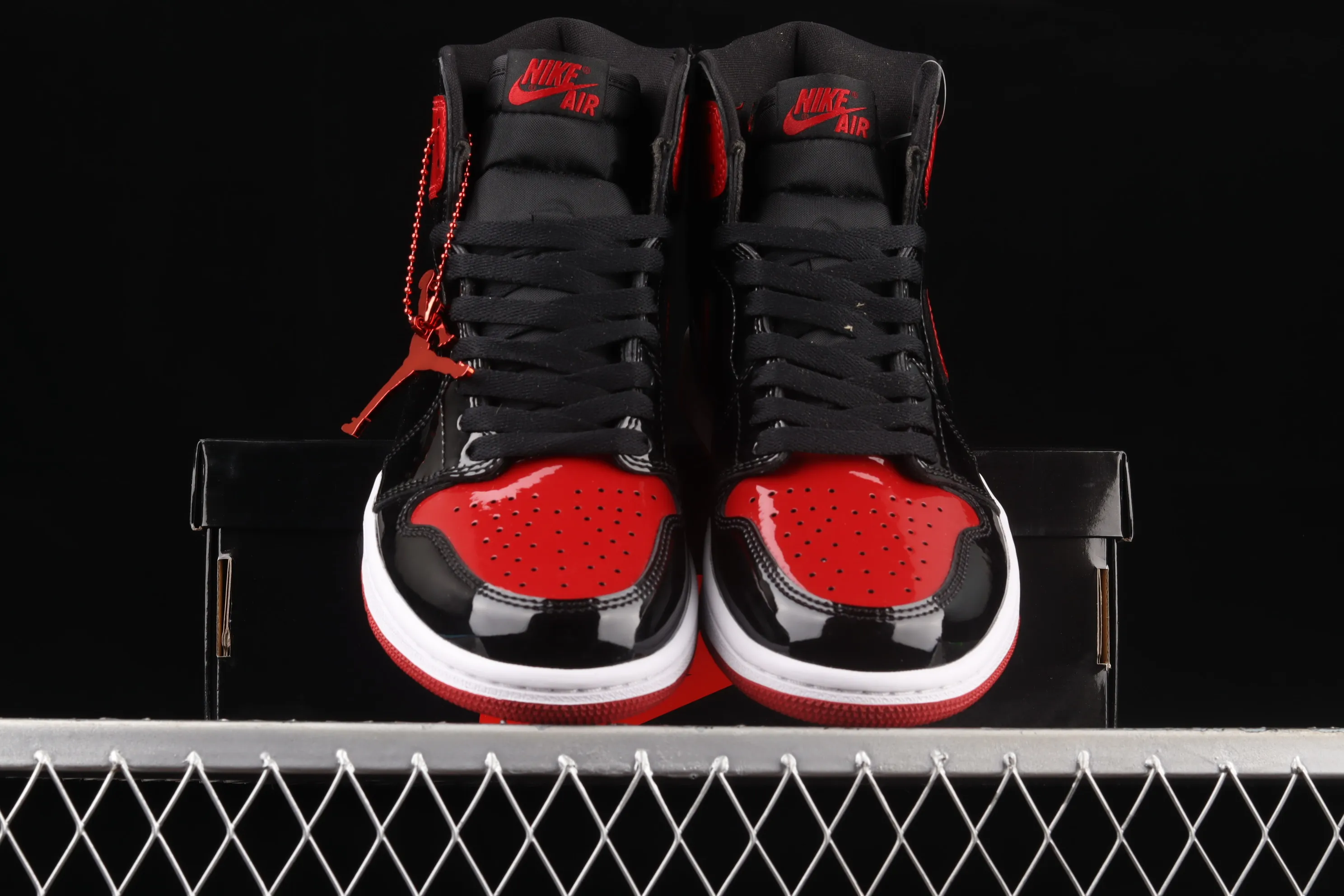 All categories Air Jordan Jordan series basketball shoes Air Jordan 1 High C version Air Jordan 1 High OG "Bred Patent" AJ1 Joe 1 patent leather black and red high-top basketball shoes 555088-063